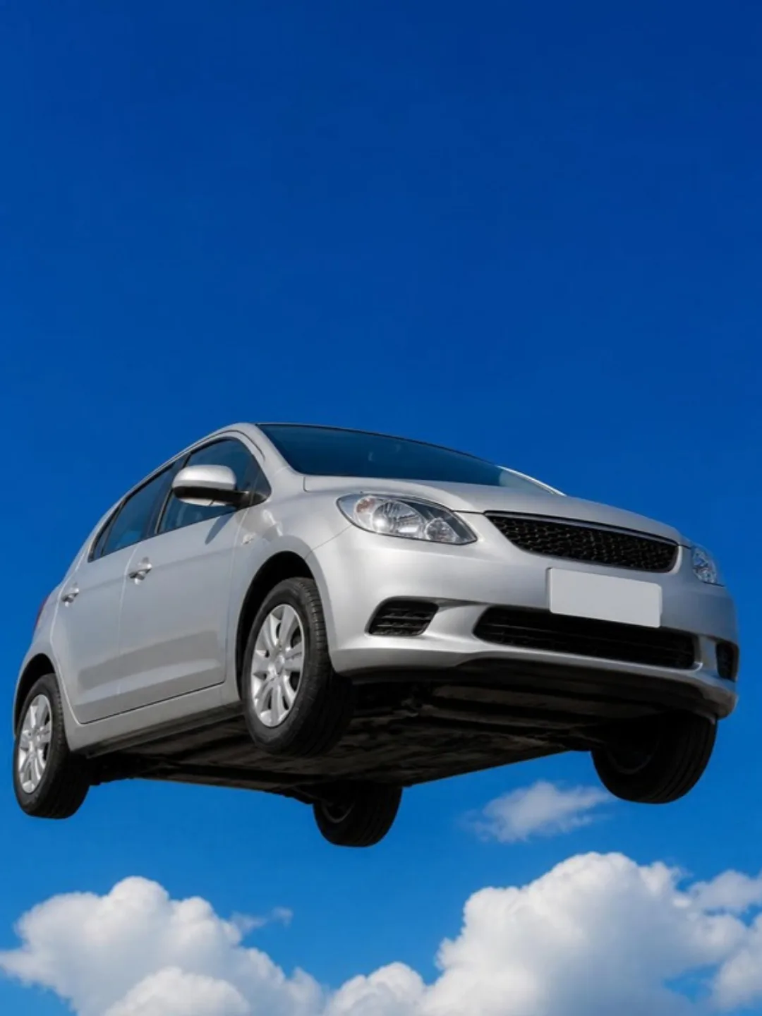Auto plateado flotando sobre un cielo azul con nubes